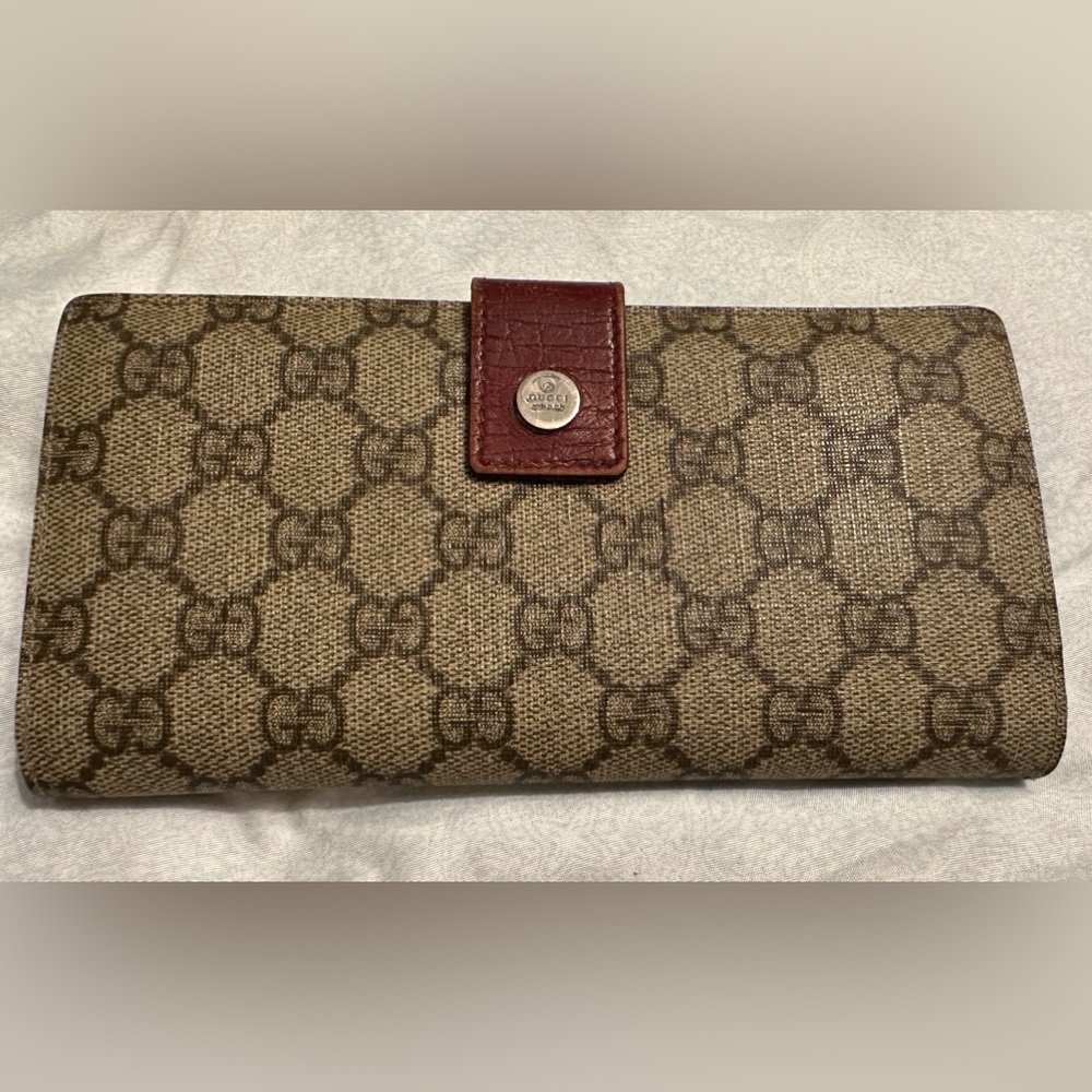 Pre-loved Gucci long vintage wallet